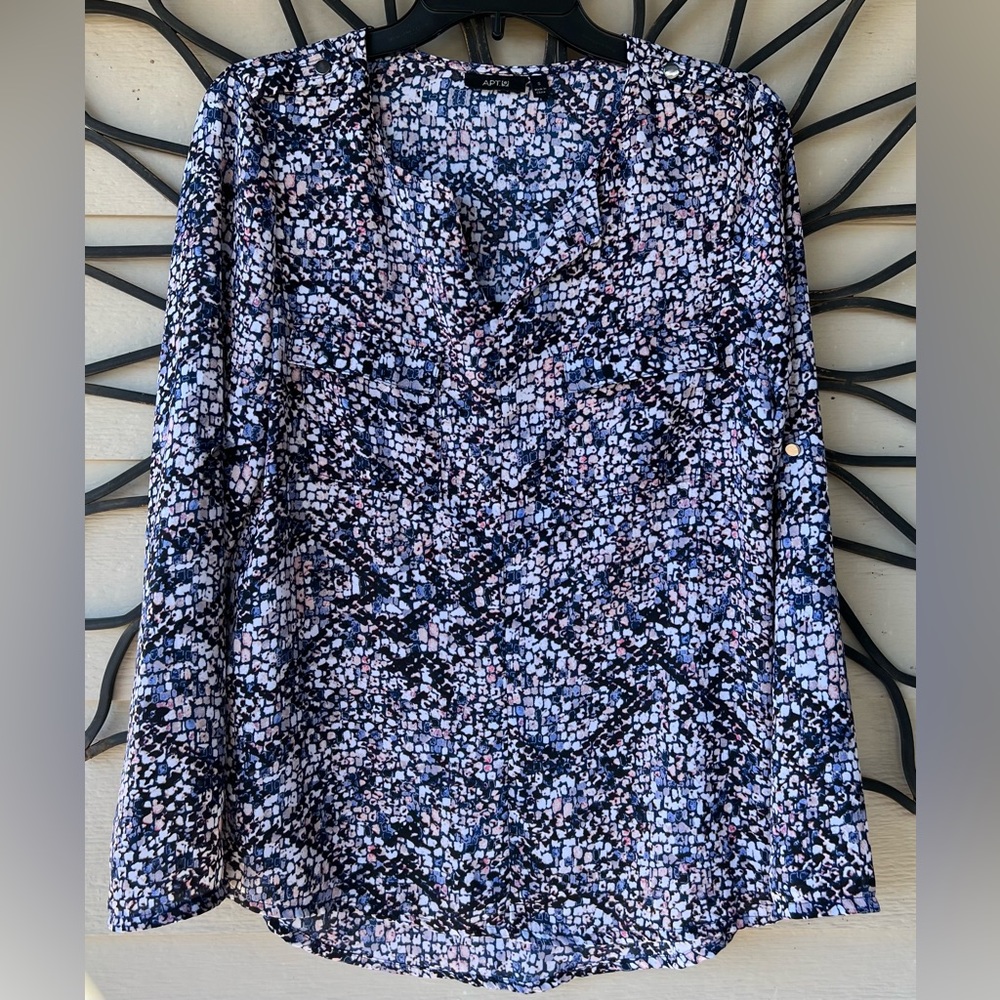 Women’s Apt.9 Multicolored Vneck Blouse with Rolled button sleeves, Small